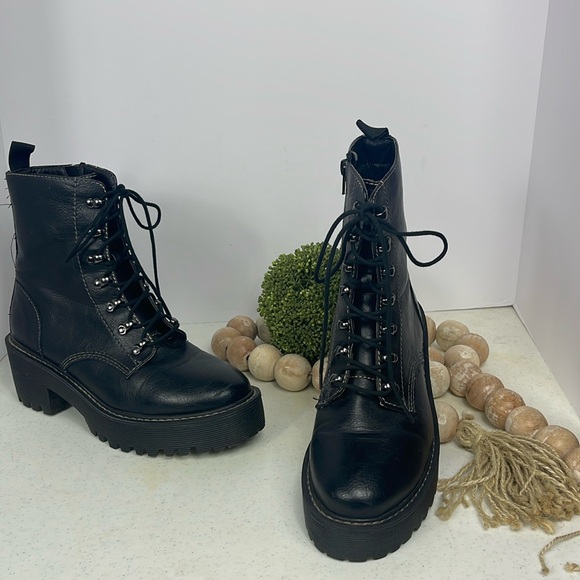 Madden Girl Shoes - Madden Girl Women's Talentt Combat Boots Sz 9.5 Black (pre- owned)